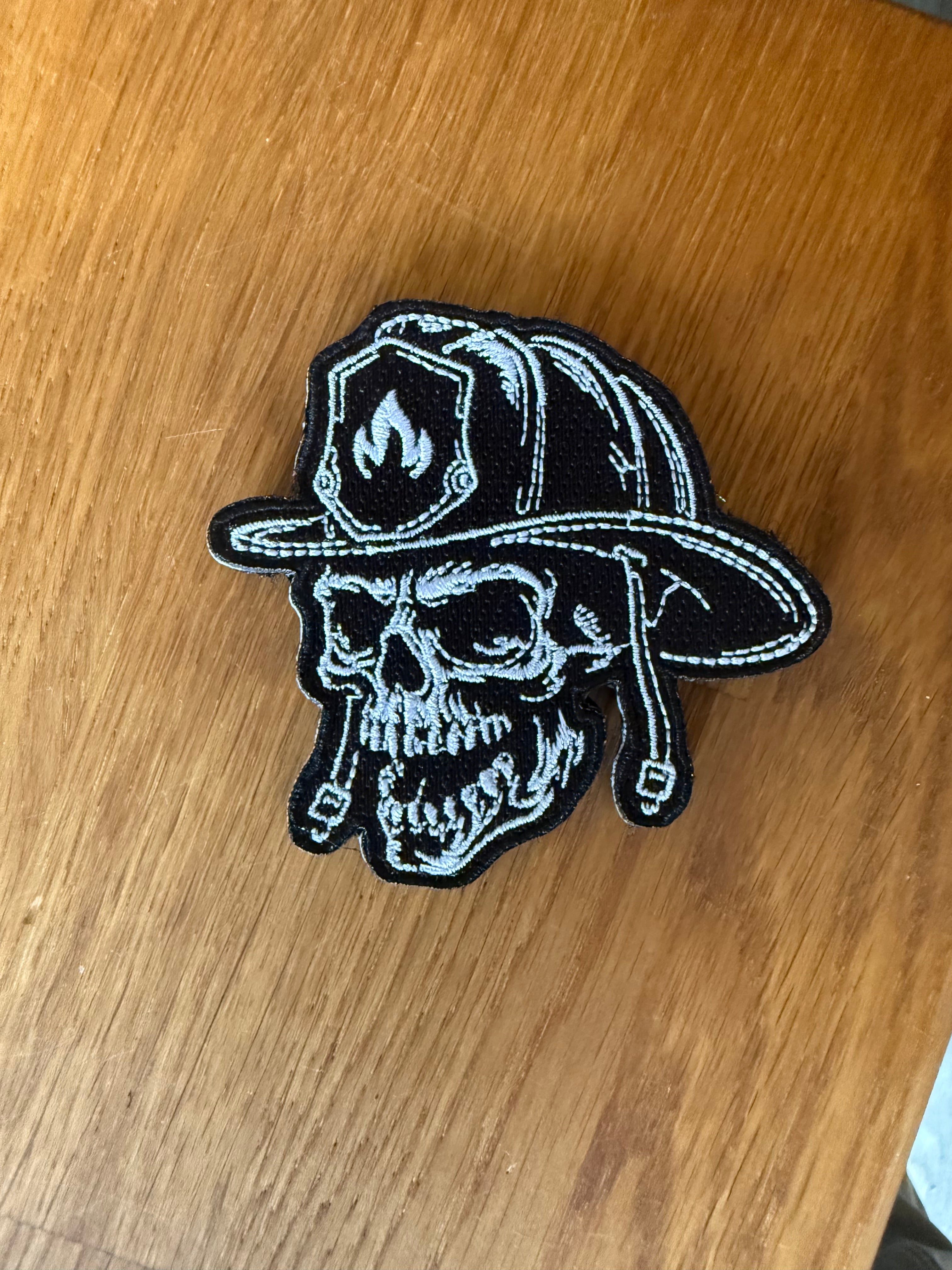 Hustle in Flames Kopf Stick Patch