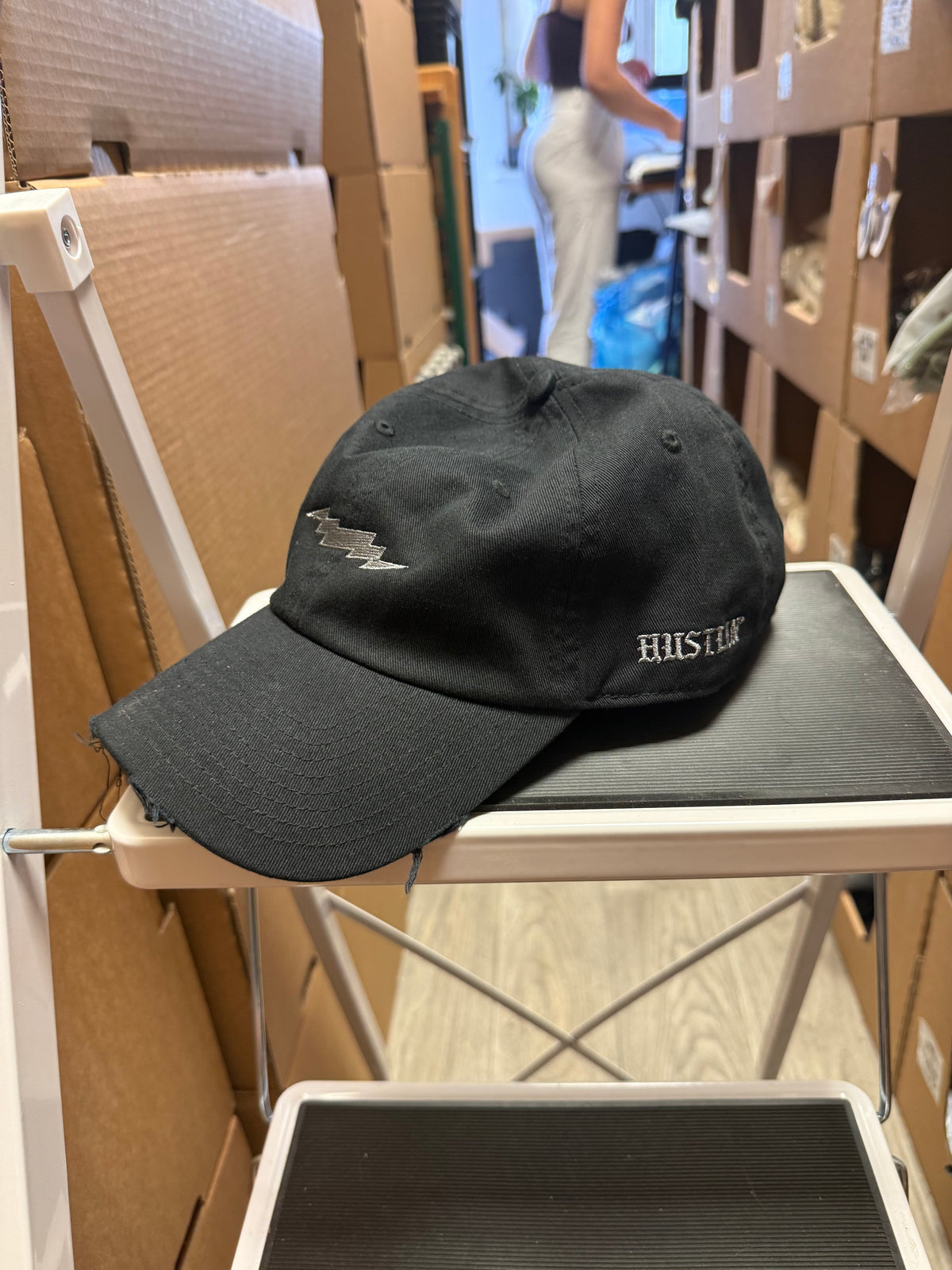 Destroyed Cap Black