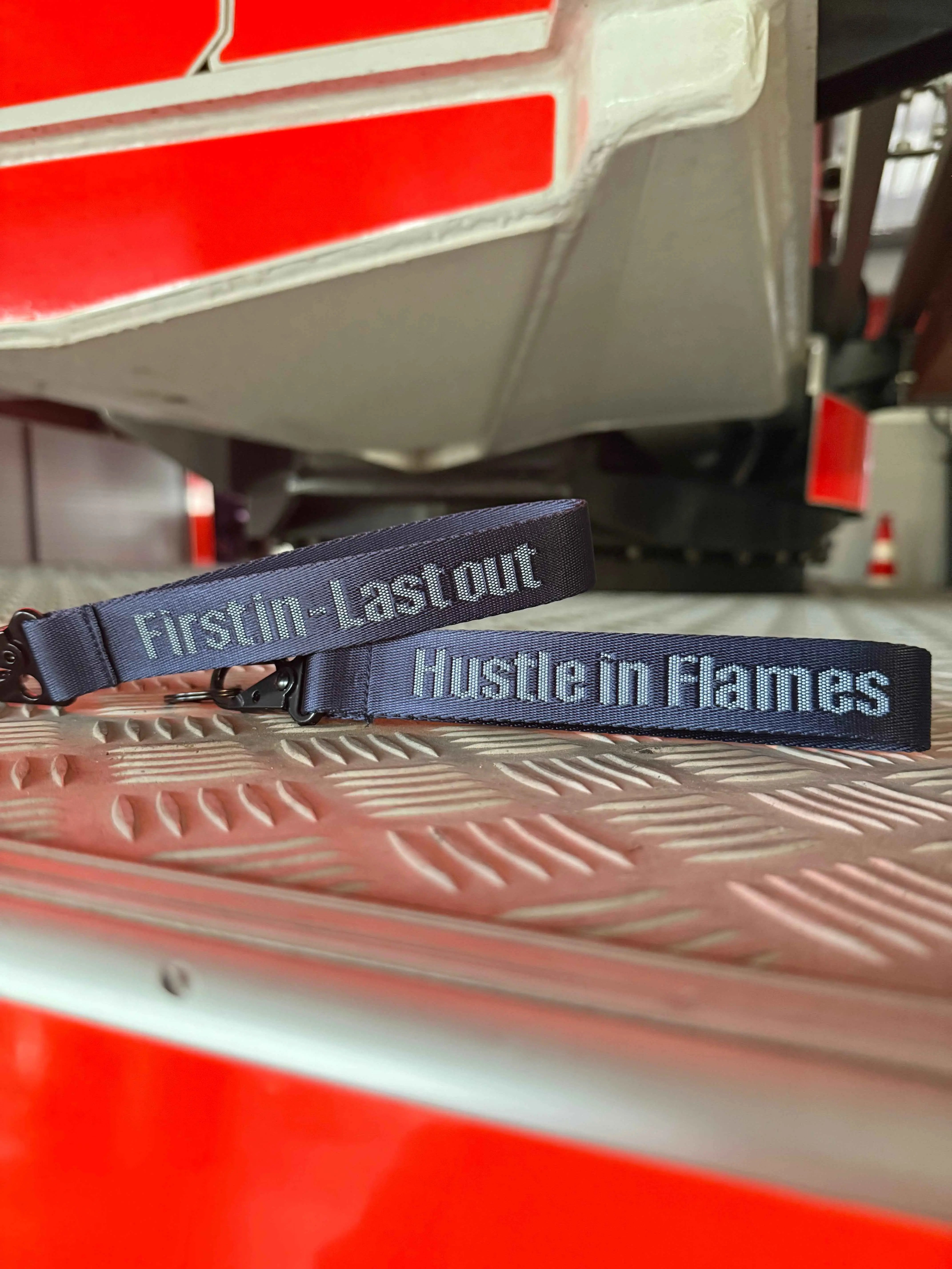 Hustle in Flames Schlüsselband
